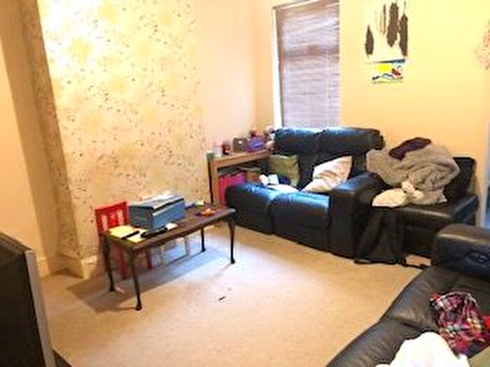 3 Bedroom Terraced House To Rent In Ashcroft Road, Luton, LU2