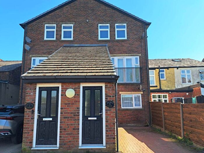 2 Bedroom Apartment To Rent In Two Trees Lane, Denton, M34