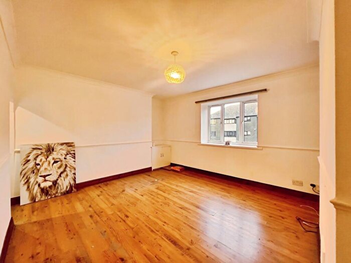 2 Bedroom Flat To Rent In Teviot Avenue, Aveley, Aveley, RM15