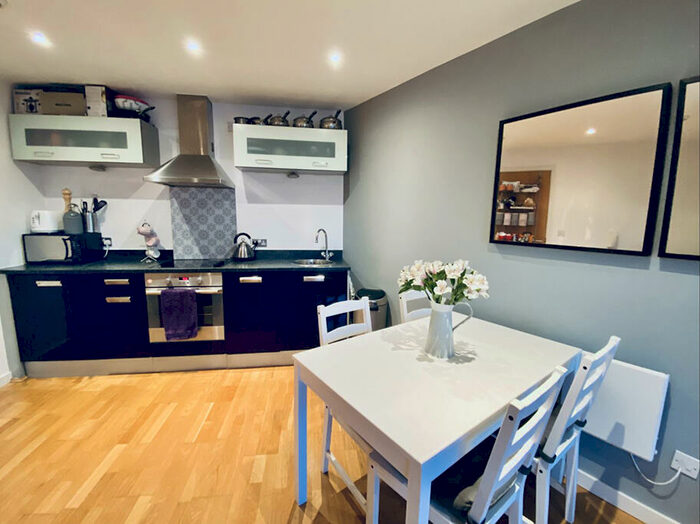 2 Bedroom Flat To Rent In Gateway East, Marsh Lane, Leeds, LS9