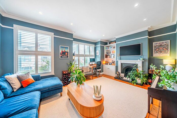 2 Bedroom Flat For Sale In Midmoor Road, Balham, London, SW12