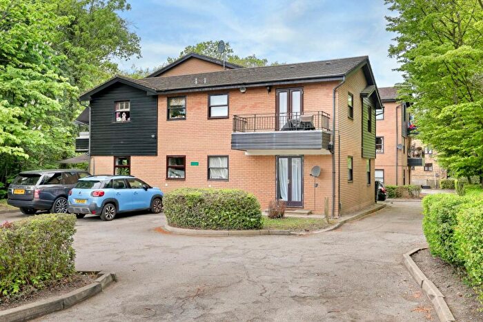 2 Bedroom Flat For Sale In Fourways High Road, IG9