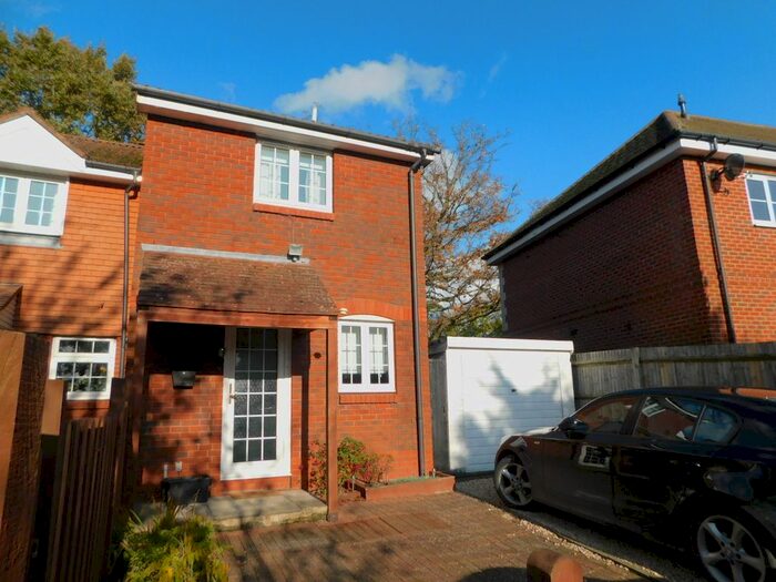 2 Bedroom Semi-Detached House To Rent In Devonshire Gardens, Bursledon, Southampton, SO31