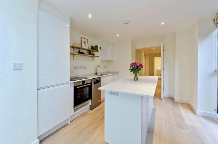 2 Bedroom Flat To Rent In Blythe Road, London, W14