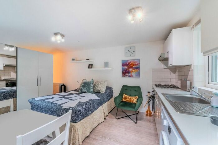 Studio To Rent In Oak Grove, London, NW2