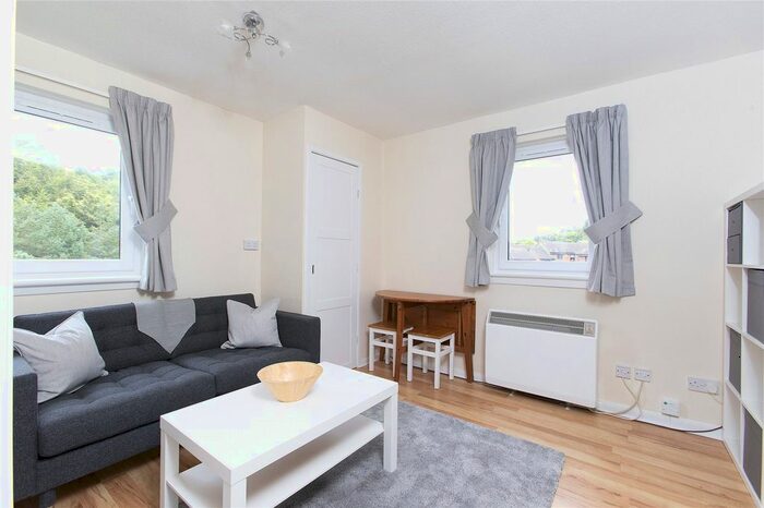 1 Bedroom Flat To Rent In Buckstone Circle, Edinburgh, EH10