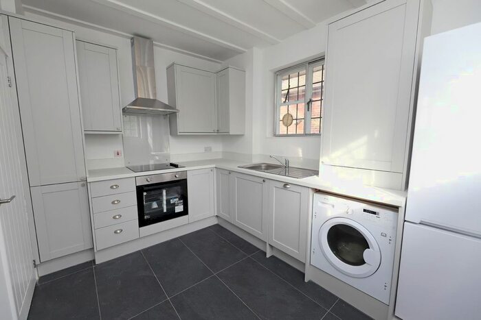 3 Bedroom Flat To Rent In Ossulton Way, London, N2