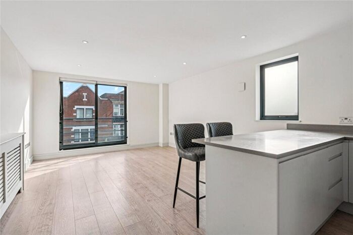 1 Bedroom Apartment For Sale In Battersea Rise, SW11