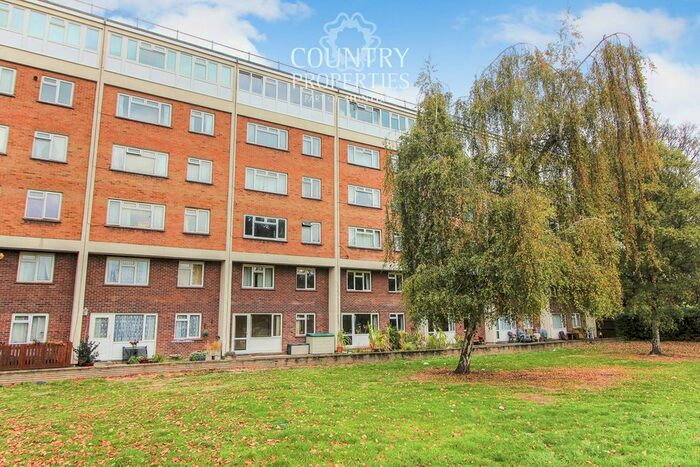 3 Bedroom Maisonette To Rent In Beauchamp Court, Bedford, MK40