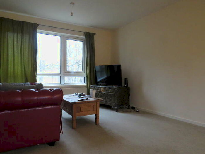 2 Bedroom Flat To Rent In Bowlas Avenue, Sutton Coldfield, B74