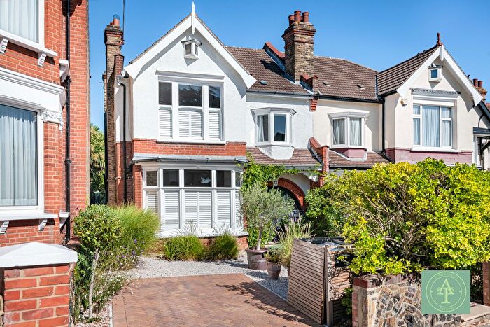 4 Bedroom Semi Detached House For Sale In Conway Road, Southgate, N14