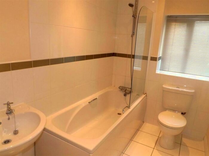 2 Bedroom Town House To Rent In Haller Close - Armthorpe, DN3