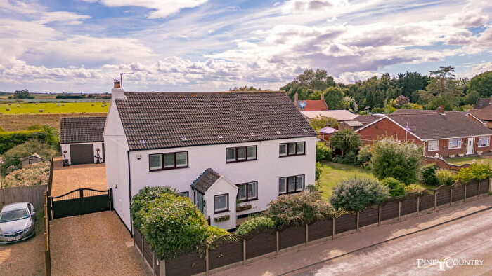 4 Bedroom Detached House For Sale In Gosberton Risegate, PE11