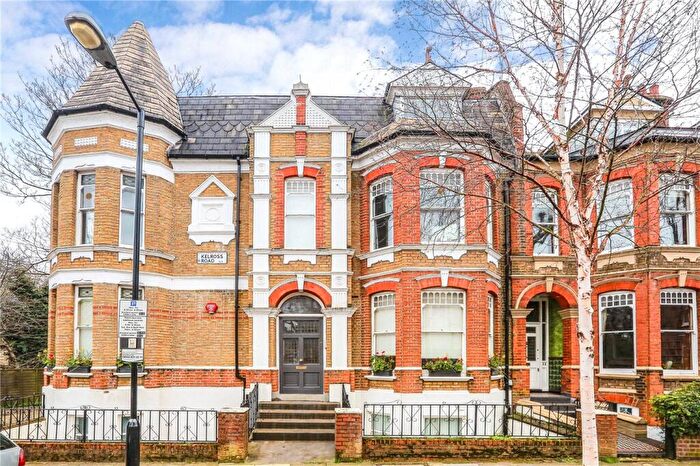 2 Bedroom Apartment For Sale In Kelross Road, London, N5