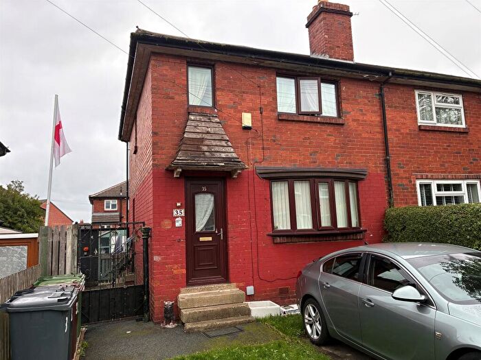2 Bedroom End Of Terrace House For Sale In Sissons Grove, Leeds, LS10
