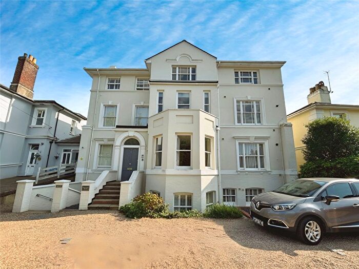 2 Bedroom Flat For Sale In Summer Court, Park Road, Tunbridge Wells, Kent, TN4
