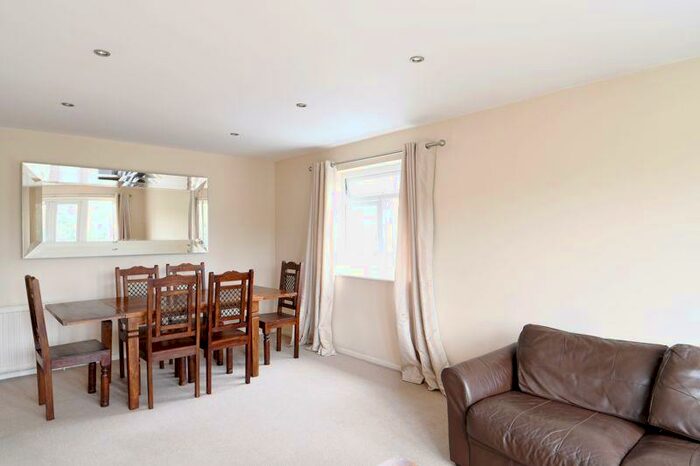 2 Bedroom Flat To Rent In Park Manor, Brighton, BN1