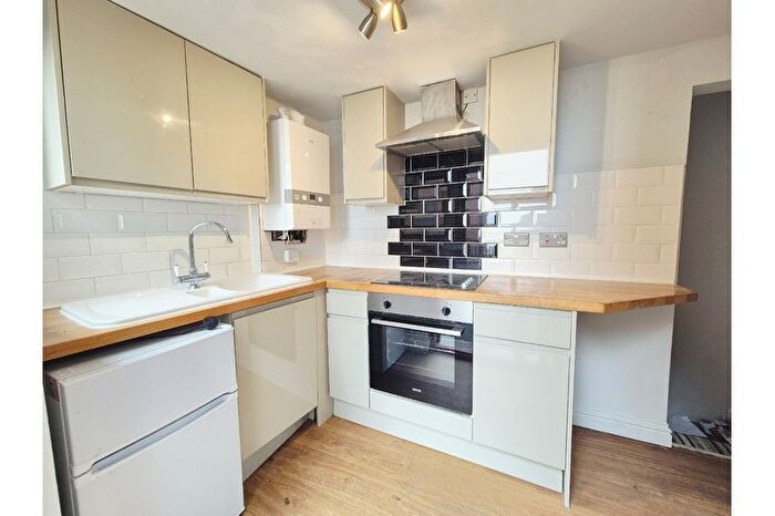 2 Bedroom Flat For Sale In Harbour Parade, Thanet, Ramsgate, CT11