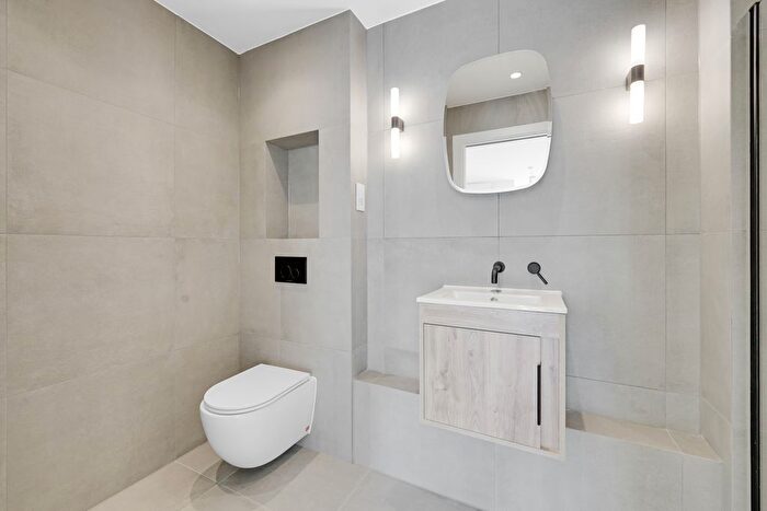 2 Bedroom Flat To Rent In Bayford Street, London, E8