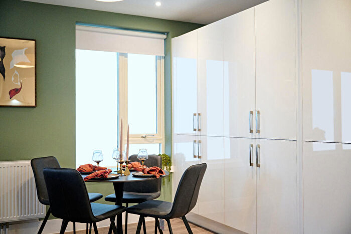 2 Bedroom Apartment To Rent In Fortunes Dock, Canning Town London, E16