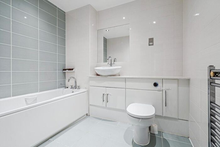 2 Bedroom Apartment For Sale In Westfield Park, Hatch End, Pinner, HA5