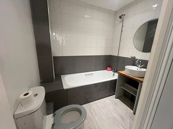 Studio To Rent In Coventry Road, Birmingham, B26