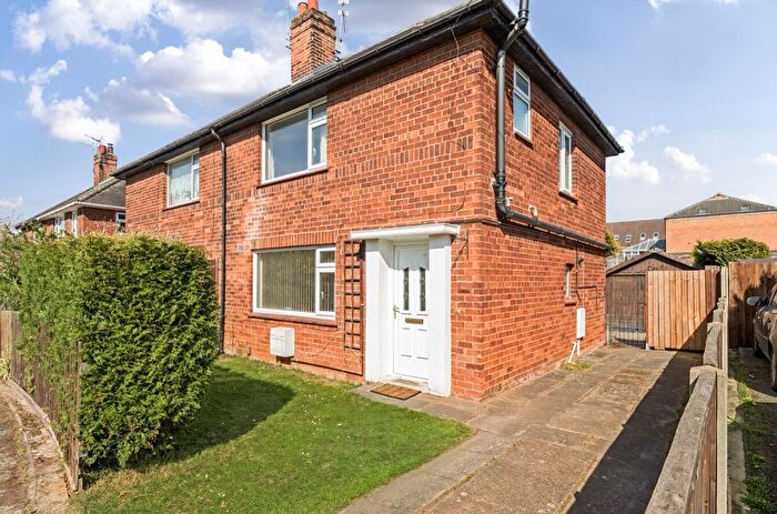 3 Bedroom Semi-Detached House For Sale In Buckminster Gardens, Grantham, NG31