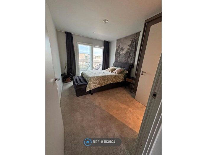 2 Bedroom Flat To Rent In Broadfield Lane, London, NW1