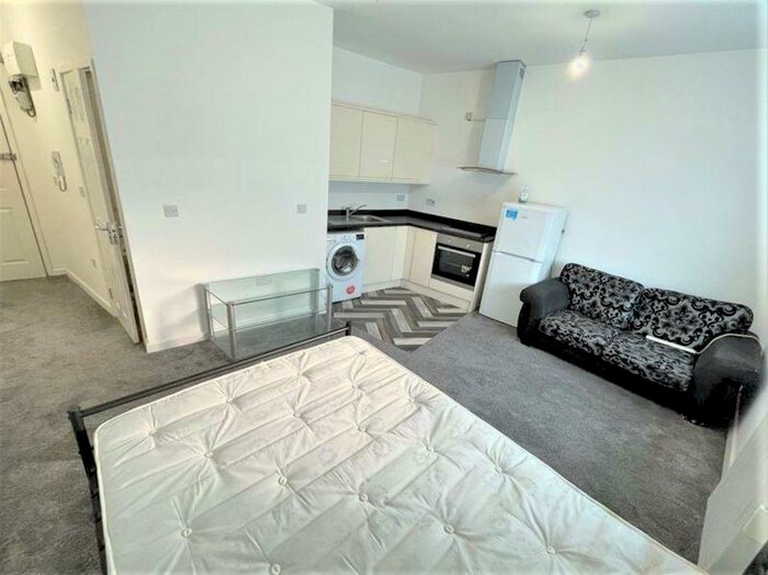 Flat To Rent In Queens Road, Aldershot, GU11