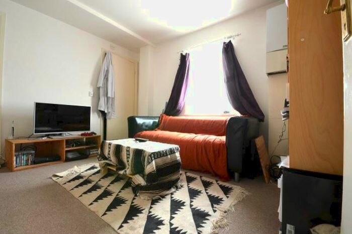 1 Bedroom Flat To Rent In Uxbridge Road, London W12