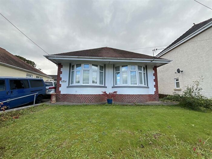 2 Bedroom Detached Bungalow For Sale In Cwmamman Road, Glanamman, Ammanford, SA18