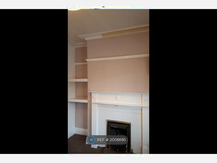 1 Bedroom Flat To Rent In Crossgates, Leeds, LS15