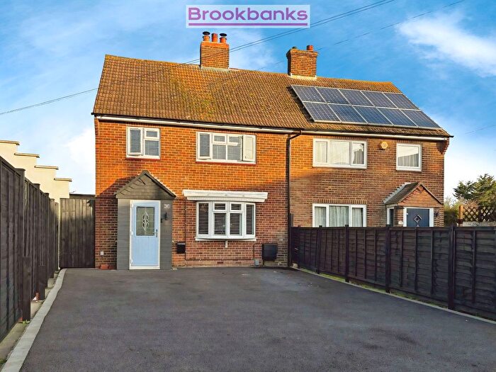 3 Bedroom Semi Detached House For Sale In Cherry Avenue, Swanley, BR8