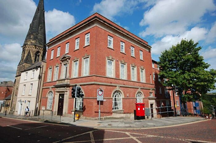 2 Bedroom Flat To Rent In Claypath Court, Durham, DH1