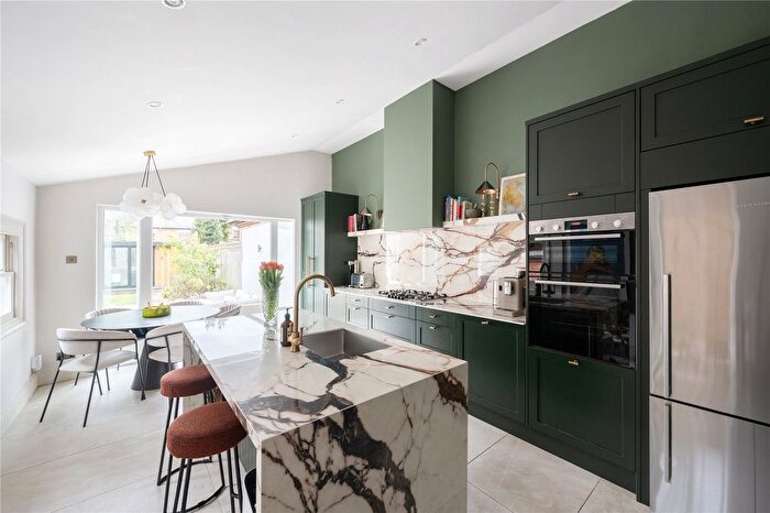 2 Bedroom Flat For Sale In Malwood Road, Nightingale Triangle, SW12