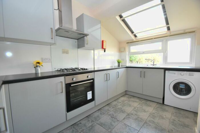 5 Bedroom House To Rent In Malefant Street, Cathays, Cardiff, CF24