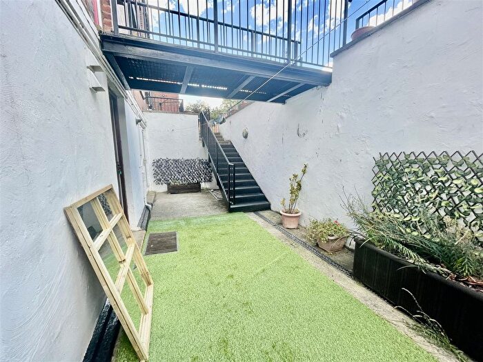 1 Bedroom Flat To Rent In Western Street, Barnsley, S70