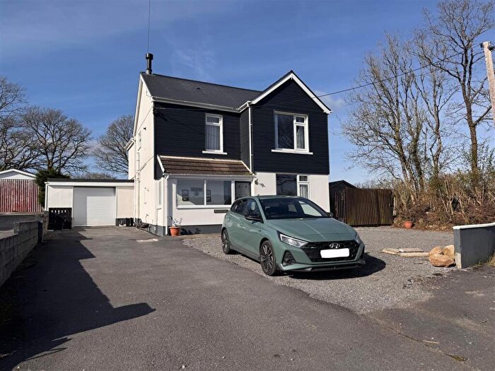 3 Bedroom Detached House For Sale In Waunfarlais Road, Llandybie, Ammanford, SA18