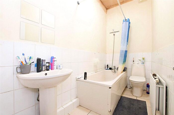 2 Bedroom Flat For Sale In Hampstead Road, Newcastle Upon Tyne, Tyne And Wear, NE4