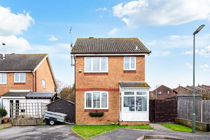 3 Bedroom Detached House For Sale In Whitegate Way, Tadworth, KT20