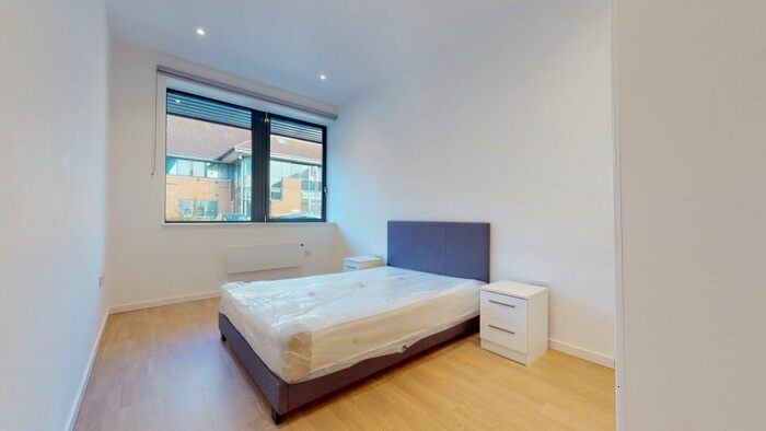 1 Bedroom Flat To Rent In Riverbank Way, Brentford, TW8