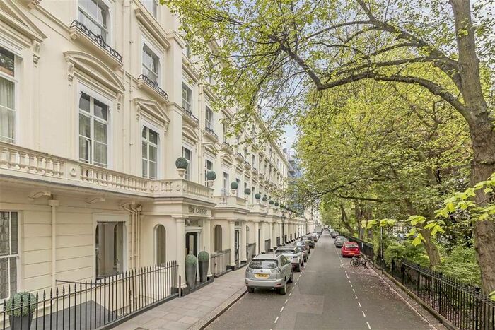3 Bedroom Flat To Rent In Queens Gardens, London, W2