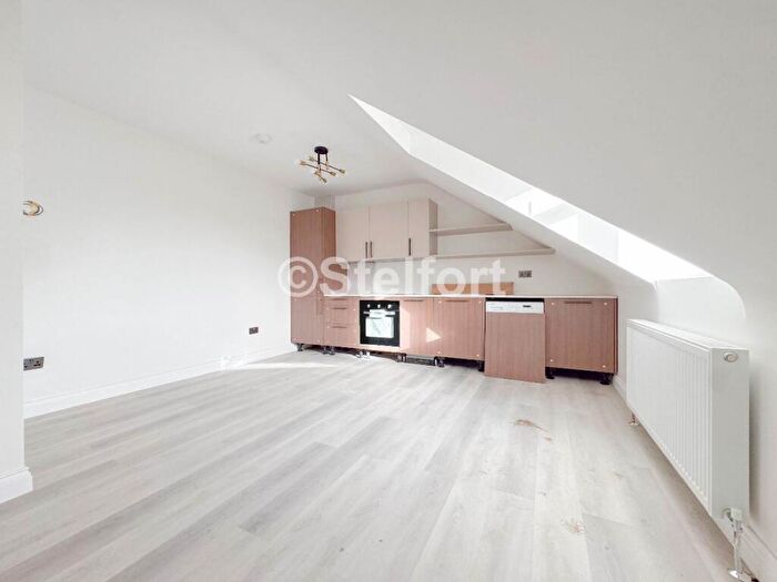 3 Bedroom Apartment To Rent In Seven Sisters Road, London, N15
