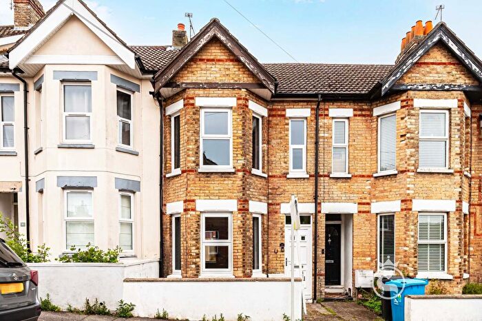 3 Bedroom Terraced House For Sale In Warren Road, Poole, BH14