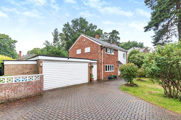 4 Bedroom Detached House For Sale In The Crescent, Farnborough, Hampshire, GU14