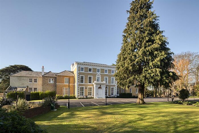 2 Bedroom Flat For Sale In Lipton Close, London, N14