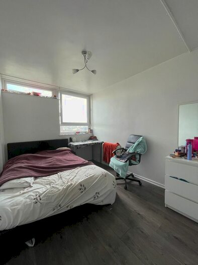 2 Bedroom Flat To Rent In Manwood Street, London, E16