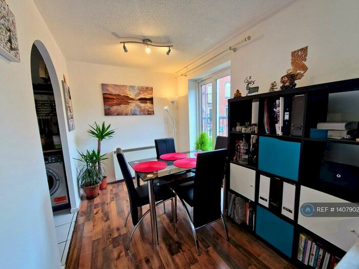 2 Bedroom Flat To Rent In St David's Court, Manchester, M8
