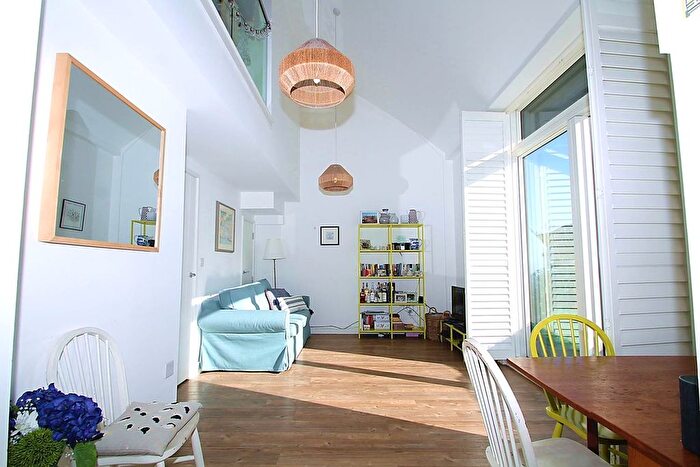 1 Bedroom Flat To Rent In Milles Square, London, SW9