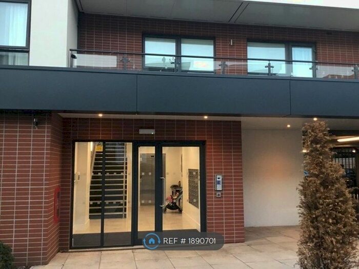 2 Bedroom Flat To Rent In Exclusive House, Maidenhead, SL6